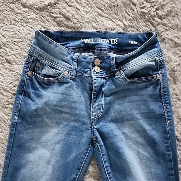 Junior's Wallflower  Skinny Jeans Size 3 EUC - Picture 2 of 5